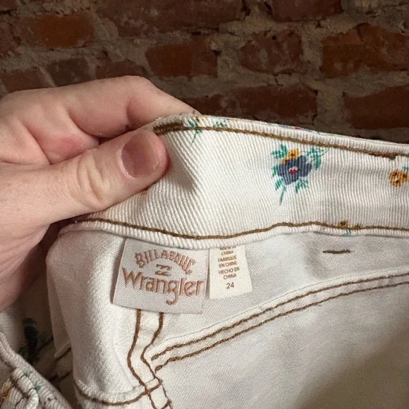 billabong x wrangler white ditsy floral straight leg jeans - Picture 4 of 6